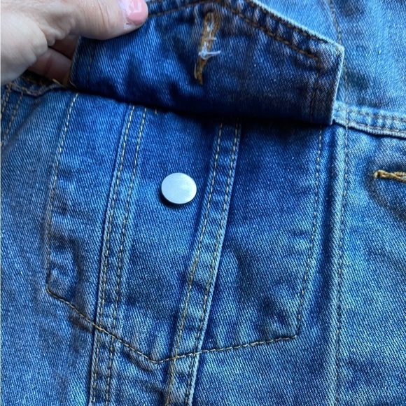 36 Points 5  Blue Denim Oversized Destroyed Jean Jacket Size Small - Picture 11 of 15